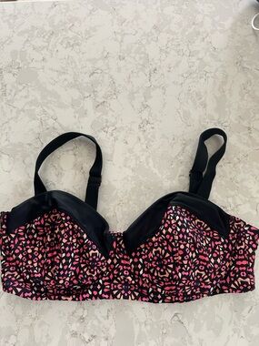 EUC Ava & Viv Black Bikini Top with Pink and Coral Geometric Print Size-18